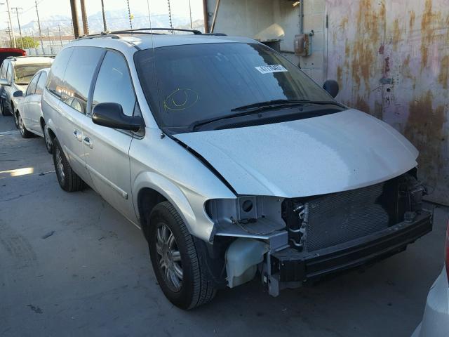 2A4GP54L17R156604 - 2007 CHRYSLER TOWN & COU SILVER photo 1