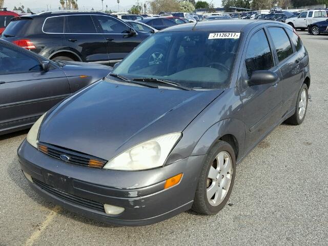 3FAFP37312R213488 - 2002 FORD FOCUS ZX5 CHARCOAL photo 2