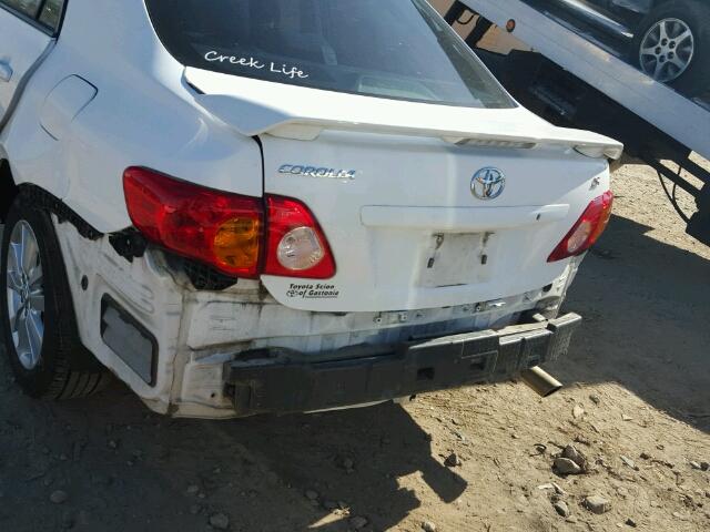 1NXBU4EE1AZ304825 - 2010 TOYOTA COROLLA BA WHITE photo 9