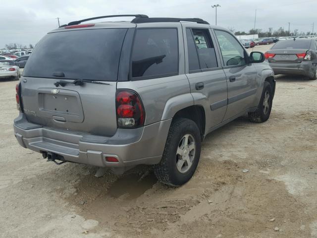 1GNDT13S552189727 - 2005 CHEVROLET TRAILBLAZE GRAY photo 4