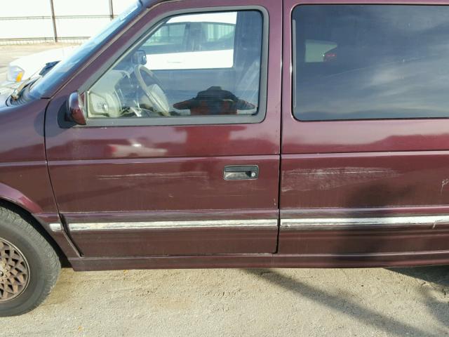 1C4GH54L8RX133909 - 1994 CHRYSLER TOWN & COU BURGUNDY photo 9