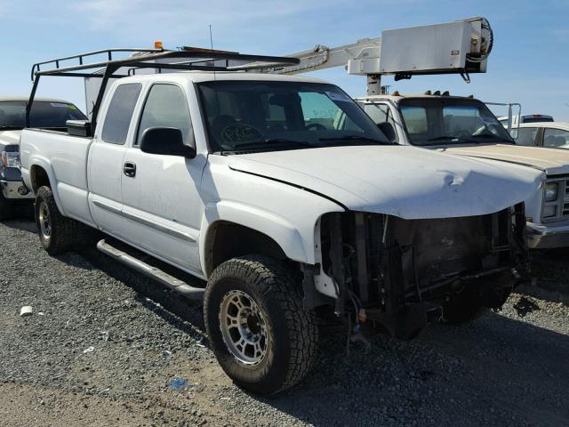 1GTHC29G26E289738 - 2006 GMC SIERRA C25 WHITE photo 1