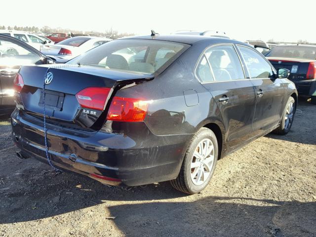 3VWDX7AJXBM383519 - 2011 VOLKSWAGEN JETTA SE BLACK photo 4