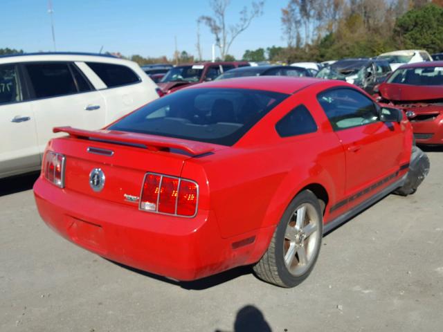 1ZVHT80N395142215 - 2009 FORD MUSTANG RED photo 4