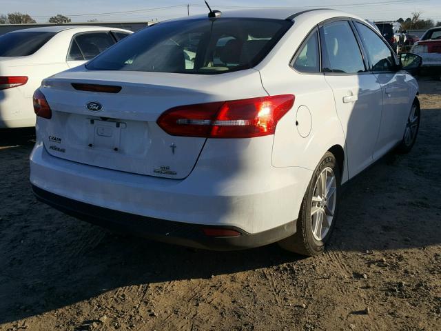 1FADP3F23FL252734 - 2015 FORD FOCUS SE WHITE photo 4