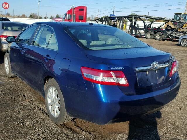 4T1BF3EKXBU756901 - 2011 TOYOTA CAMRY BASE BLUE photo 3