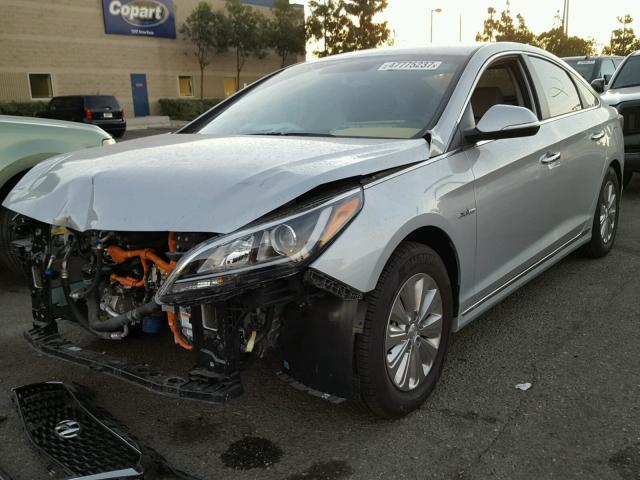 KMHE24L33HA064497 - 2017 HYUNDAI SONATA HYB SILVER photo 2