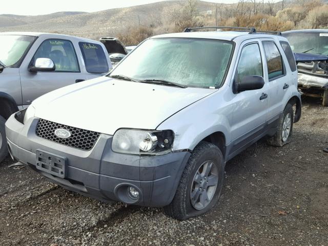 1FMYU93185KA97231 - 2005 FORD ESCAPE XLT SILVER photo 2