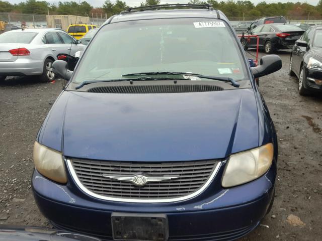 2C4GP44382R652816 - 2002 CHRYSLER TOWN & COU BLUE photo 7