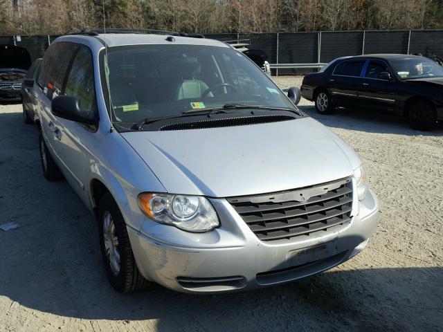 2C4GP54L05R326762 - 2005 CHRYSLER TOWN & COU GRAY photo 1