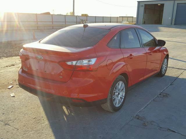 1FAHP3F22CL147437 - 2012 FORD FOCUS SE RED photo 4