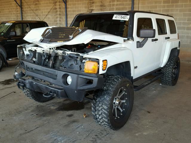 5GTDN136268164717 - 2006 HUMMER H3 WHITE photo 2