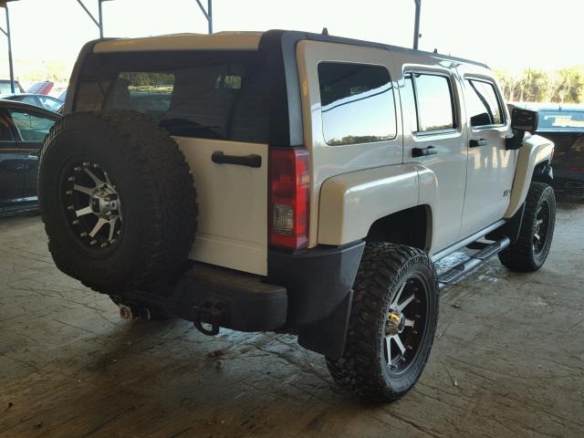 5GTDN136268164717 - 2006 HUMMER H3 WHITE photo 4