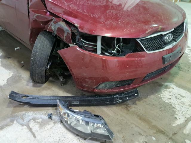 KNAFU4A29A5050886 - 2010 KIA FORTE EX RED photo 9