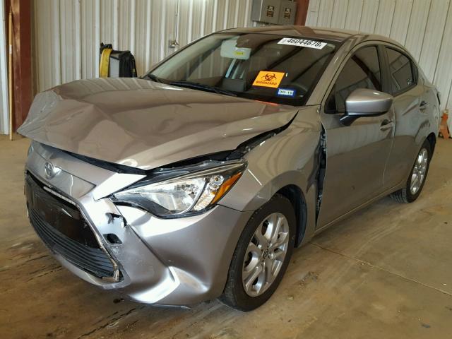 3MYDLBZV6GY101659 - 2016 TOYOTA SCION IA GRAY photo 2