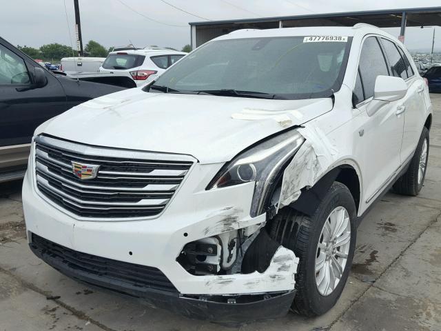 1GYKNARS0HZ195605 - 2017 CADILLAC XT5 WHITE photo 2