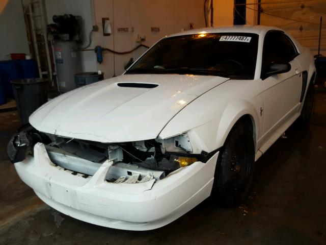 1FAFP40402F177816 - 2002 FORD MUSTANG WHITE photo 2