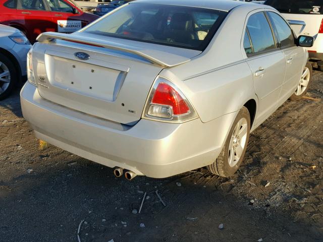 3FAFP07Z66R220784 - 2006 FORD FUSION SE SILVER photo 4