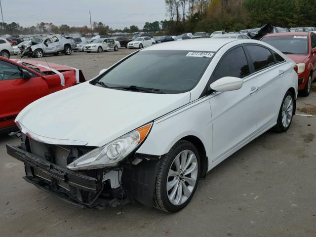 5NPEC4AC7BH114998 - 2011 HYUNDAI SONATA SE WHITE photo 2