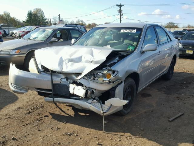 4T1BE32K24U858736 - 2004 TOYOTA CAMRY LE 银色 照片 2