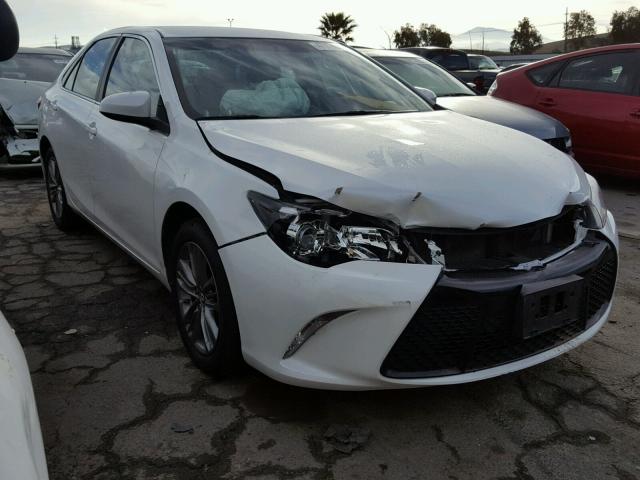 4T1BF1FK3FU906257 - 2015 TOYOTA CAMRY LE 白色 照片 1