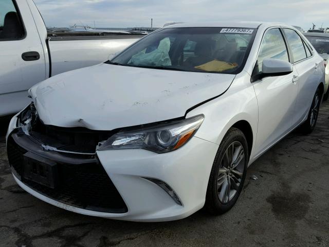 4T1BF1FK3FU906257 - 2015 TOYOTA CAMRY LE 白色 照片 2