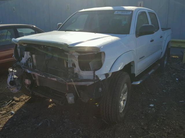 5TEJU62NX6Z292933 - 2006 TOYOTA TACOMA DOU WHITE photo 2