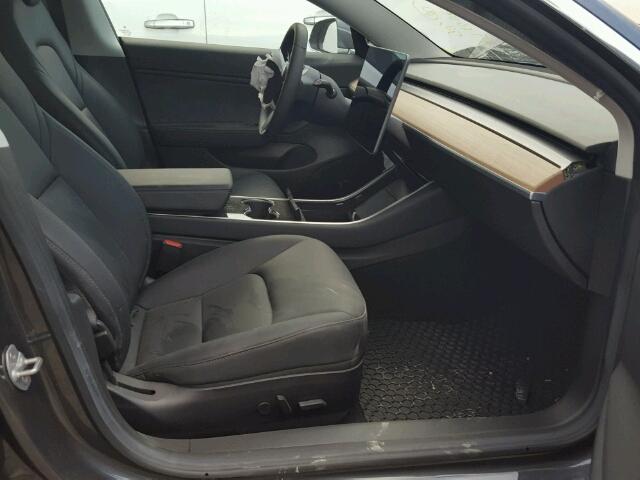 5YJ3E1EAXJF035878 - 2018 TESLA MODEL 3 ნაცრისფერი ფოტო 5