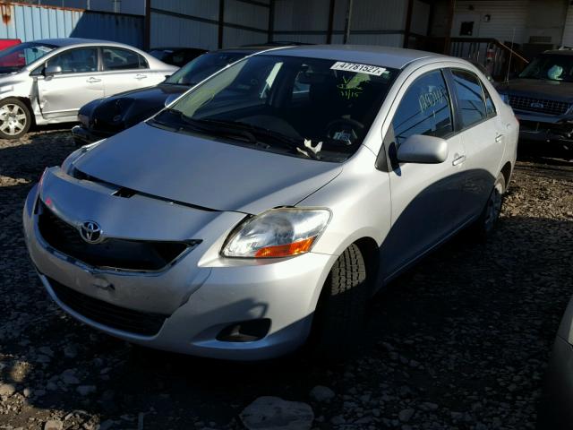 JTDBT903894046289 - 2009 TOYOTA YARIS SILVER photo 2