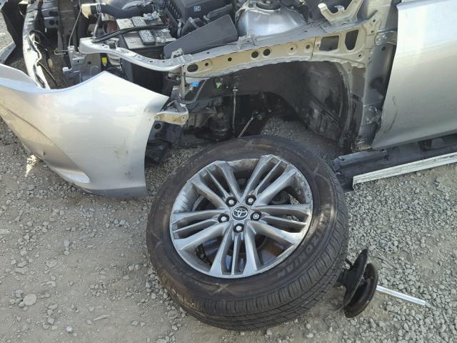 4T1BF1FK0FU499420 - 2015 TOYOTA CAMRY LE ვერცხლისფერი ფოტო 9