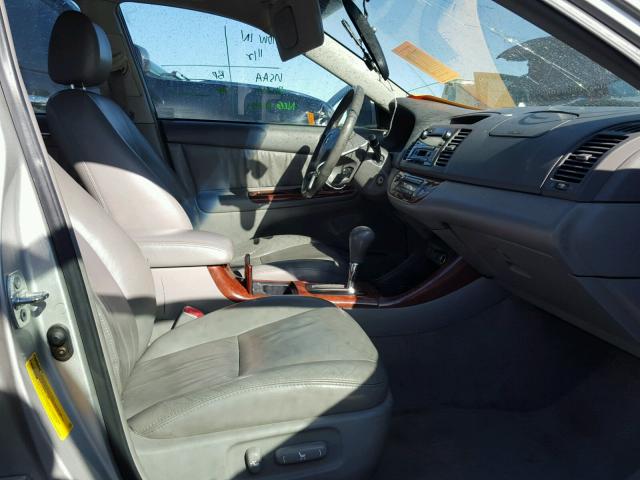 4T1BE30KX4U294336 - 2004 TOYOTA CAMRY LE 银色 照片 5