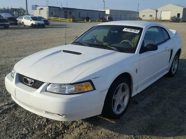 1FAFP4046YF164917 - 2000 FORD MUSTANG WHITE photo 2