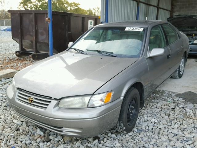 4T1BG22K1WU375519 - 1998 TOYOTA CAMRY CE GRAY photo 2