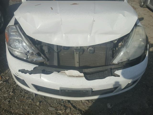 3N1BC13E77L381648 - 2007 NISSAN VERSA S WHITE photo 9