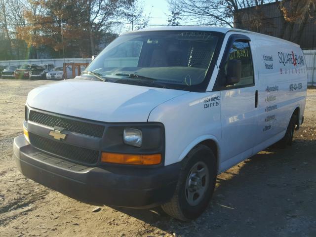 1GCFH154X81210681 - 2008 CHEVROLET EXPRESS G1 WHITE photo 2