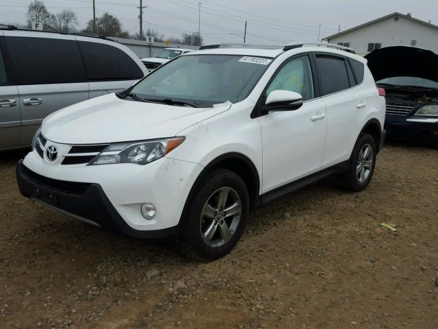 2T3RFREV1FW242055 - 2015 TOYOTA RAV4 XLE WHITE photo 2