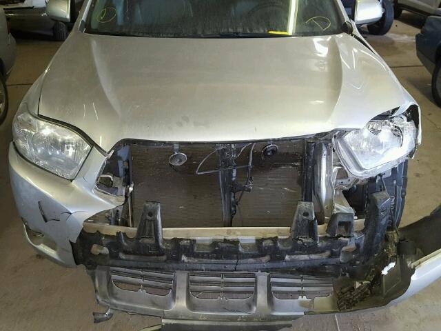 5TDDK3EH9AS018474 - 2010 TOYOTA HIGHLANDER SILVER photo 7