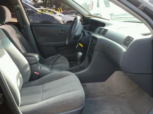 4T1BF22K41U126529 - 2001 TOYOTA CAMRY LE შავი ფოტო 5