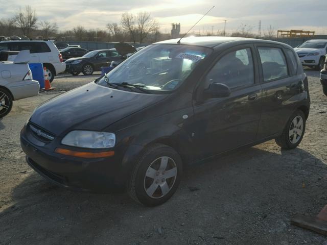 KL1TD66688B208523 - 2008 CHEVROLET AVEO BASE BLACK photo 2