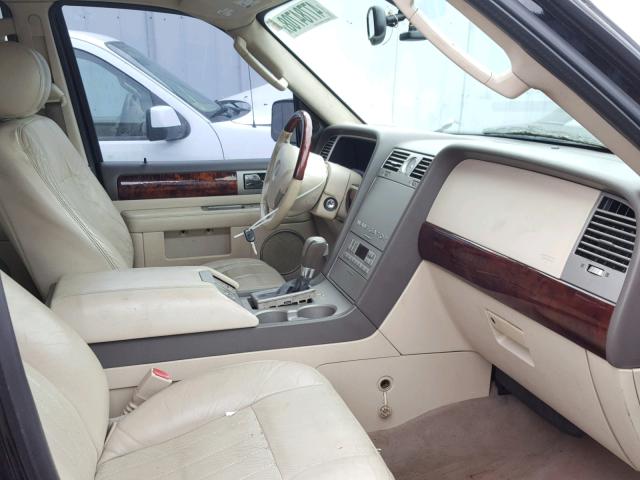 5LMFU28R94LJ23581 - 2004 LINCOLN NAVIGATOR Czarny zdjęcie 5