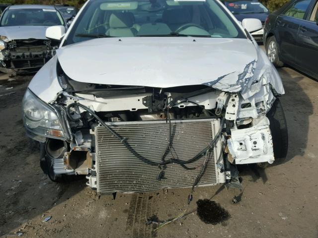 1G1ZJ57709F218124 - 2009 CHEVROLET MALIBU 2LT WHITE photo 9