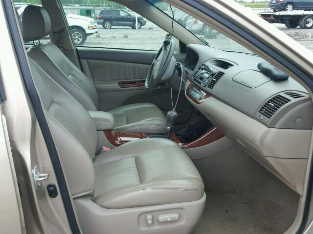 4T1BE32K44U818710 - 2004 TOYOTA CAMRY LE 金色 照片 5