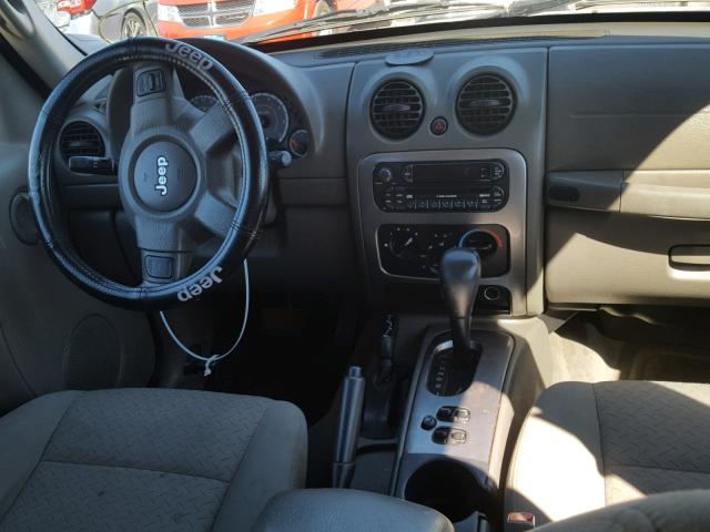 1J4GL38K95W566492 - 2005 JEEP LIBERTY RE BLACK photo 9