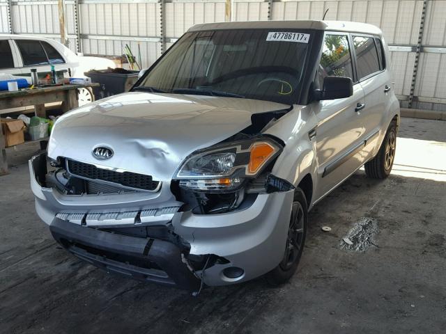 KNDJT2A15B7322531 - 2011 KIA SOUL SILVER photo 2