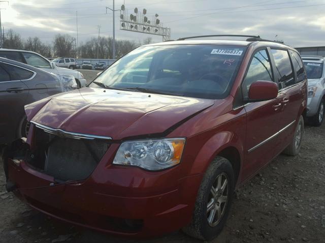 2A8HR54129R598192 - 2009 CHRYSLER TOWN & COU RED photo 2