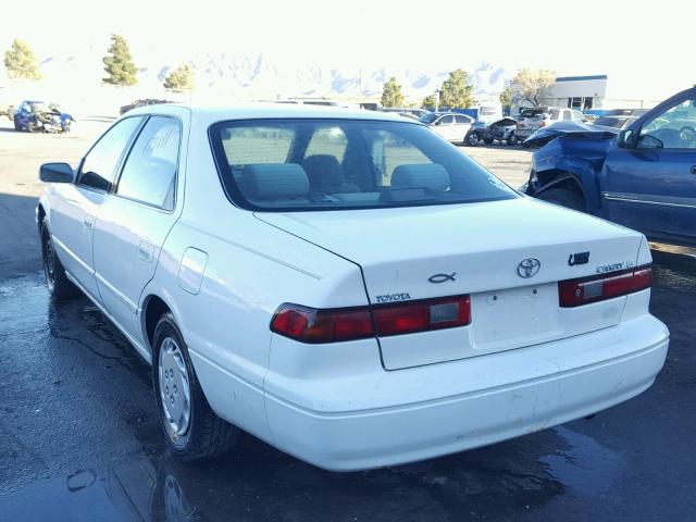 JT2BG22K3W0134615 - 1998 TOYOTA CAMRY CE WHITE photo 3