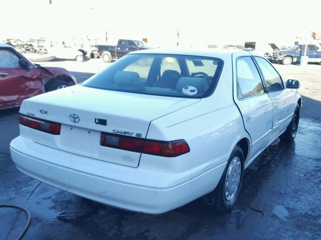 JT2BG22K3W0134615 - 1998 TOYOTA CAMRY CE WHITE photo 4