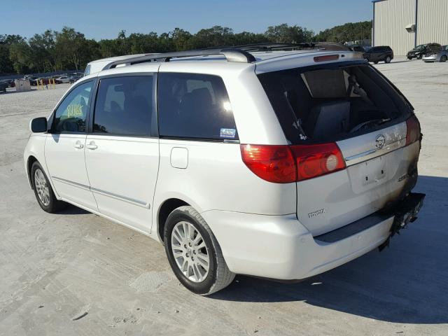 5TDZK22C27S069879 - 2007 TOYOTA SIENNA XLE WHITE photo 3