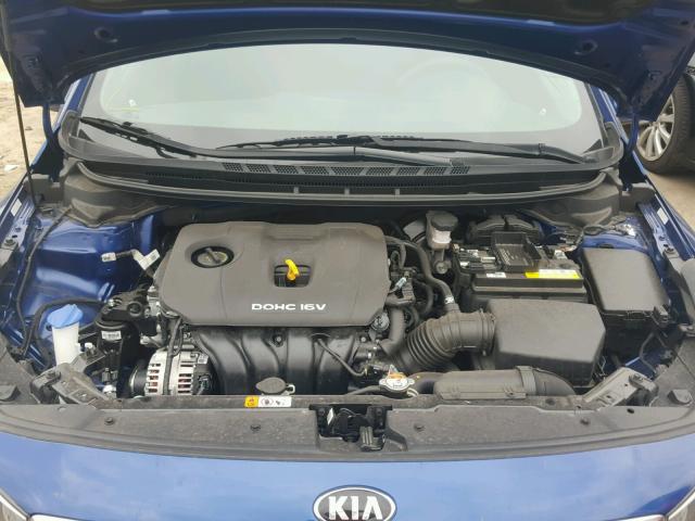 3KPFK4A78HE117450 - 2017 KIA FORTE LX BLUE photo 7