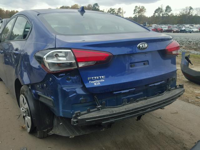 3KPFK4A78HE117450 - 2017 KIA FORTE LX BLUE photo 9